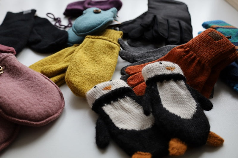 Mănuși din lână merinos pentru toată familia, în culori vesele